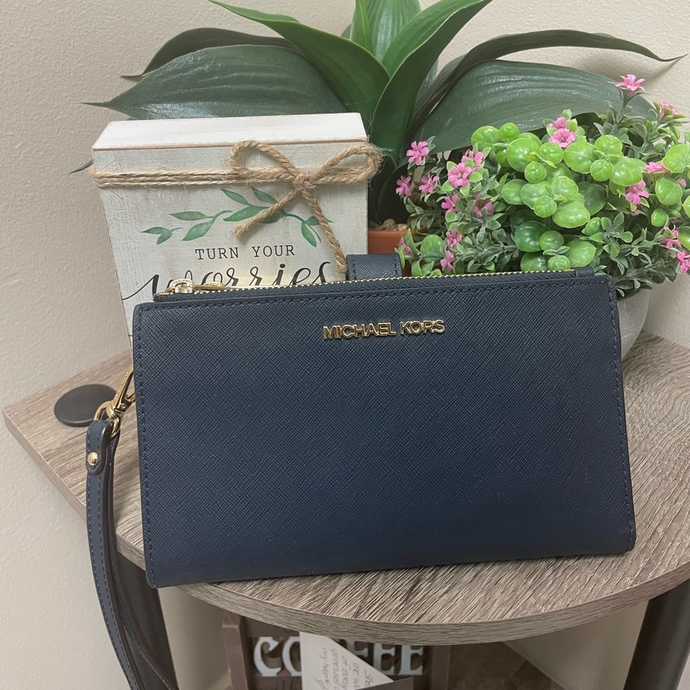 MICHAEL MICHAEL KORS
Adele Double-Zip Pebble Leather Phone Wristlet